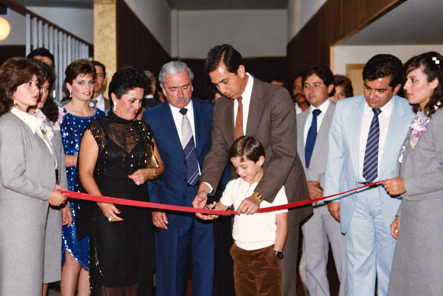 Fotografía de la inauguración de Cines Gemelos.