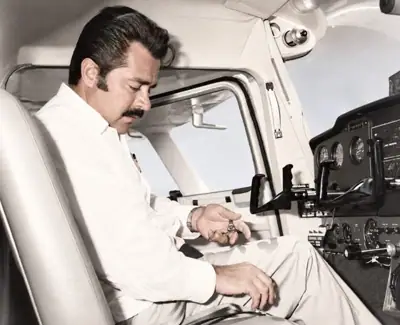 Fotografía histórica original 1 de Don Félix Cerda Loza en el interior de una aeronave